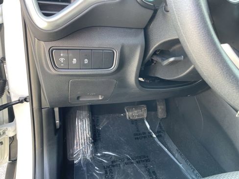 Used 2025 Kia Soul LX w/ LX Technology Package image 9