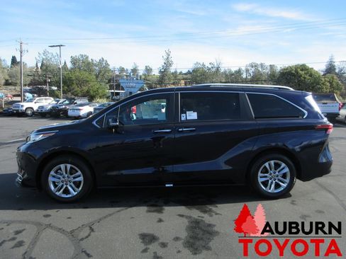 New 2026 Toyota Sienna Limited image 6