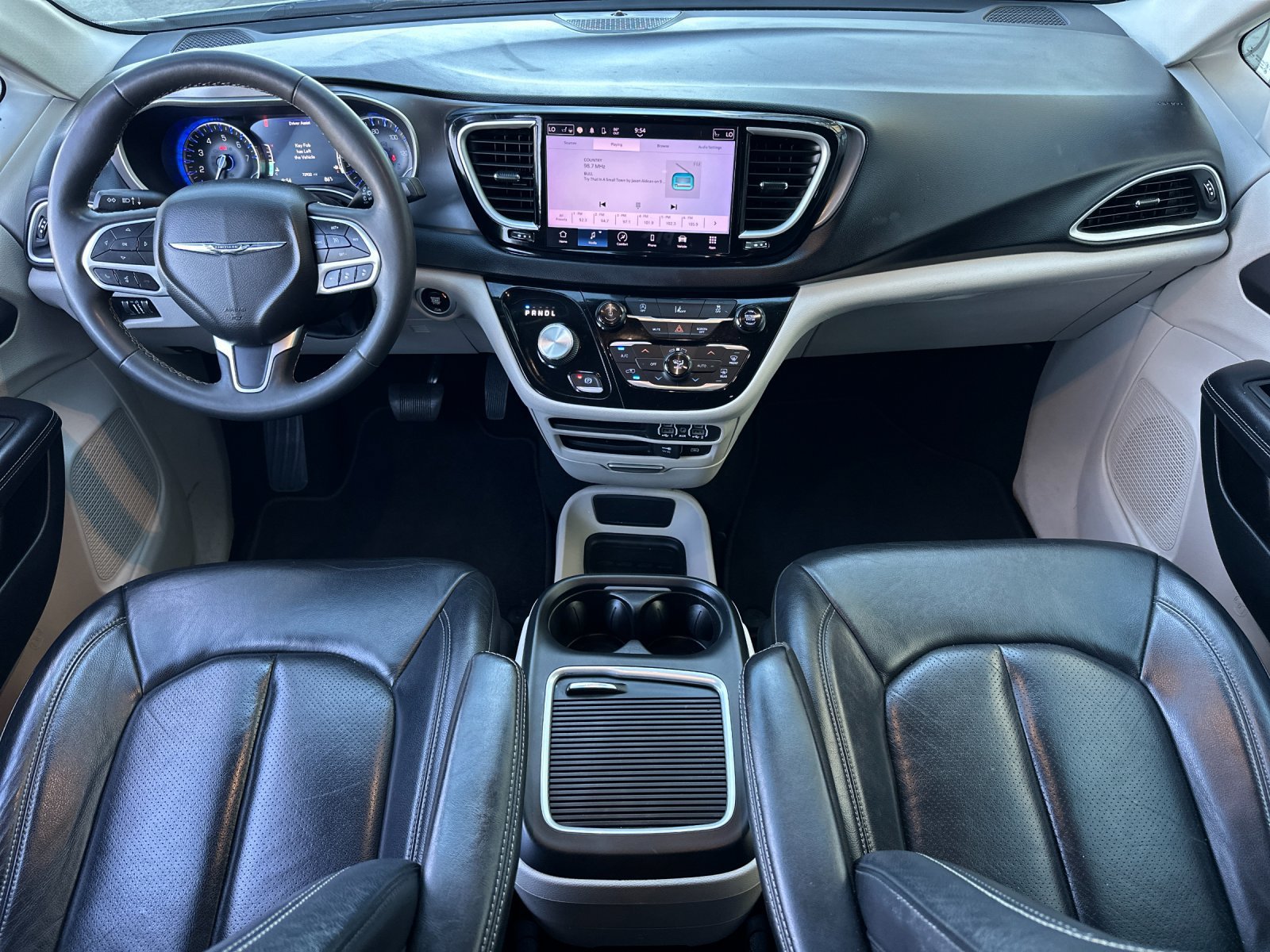 Used 2022 Chrysler Pacifica Touring-L FWD image 13