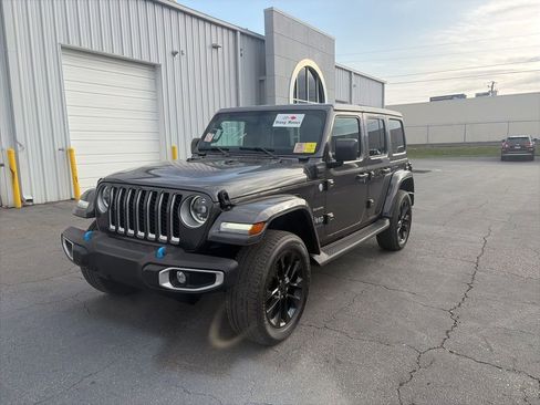 Used 2023 Jeep Wrangler Unlimited Sahara w/ Cold Weather Group image 3