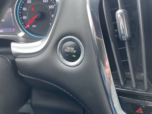 Used 2023 Chevrolet Traverse LT image 21