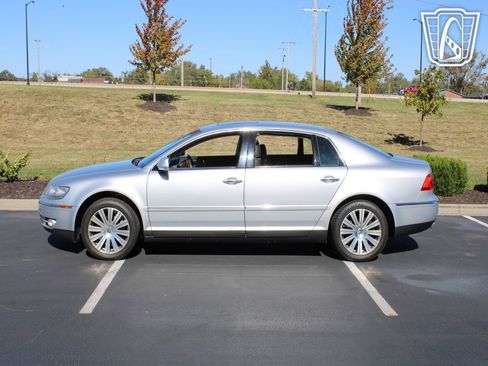 Used 2006 Volkswagen Phaeton V8 AWD/4WD image 2