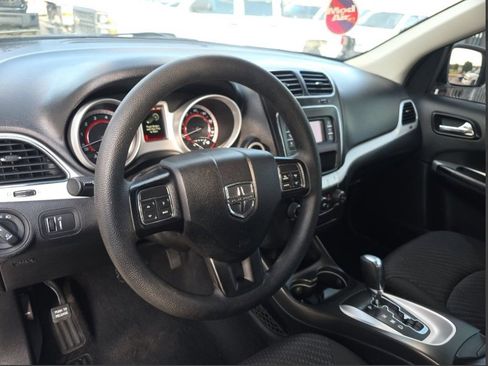 Used 2019 Dodge Journey SE image 17