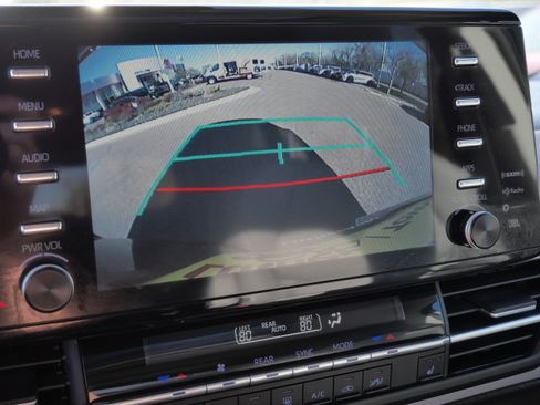 Used 2024 Toyota Sienna XLE w/ XLE Plus Package FWD image 29
