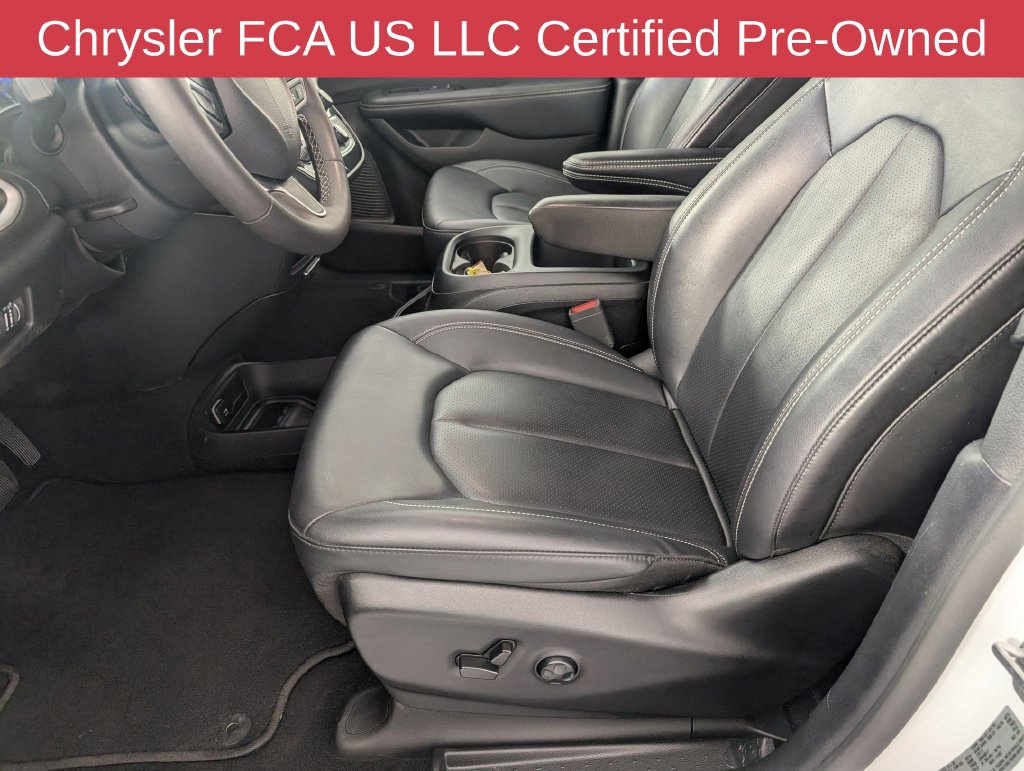 Used 2025 Chrysler Pacifica Select FWD image 16