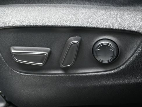 Used 2021 Toyota Highlander XSE FWD image 10