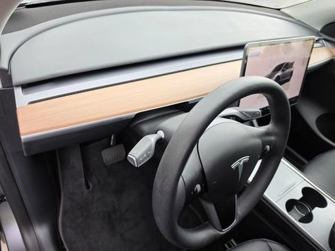 Used 2025 Tesla Model Y Long Range AWD/4WD image 20