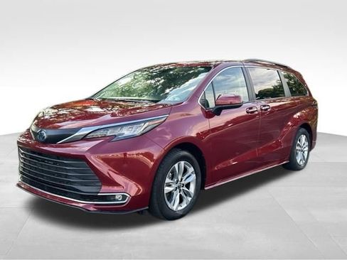 Used 2022 Toyota Sienna XLE w/ XLE Plus Package AWD/4WD image 1