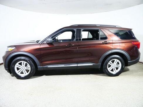 Used 2020 Ford Explorer XLT w/ Equipment Group 202A AWD/4WD image 4