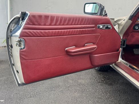 Used 1987 Mercedes-Benz 560 SL image 32
