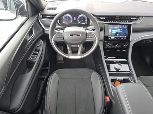 New 2025 Jeep Grand Cherokee L Altitude image 28