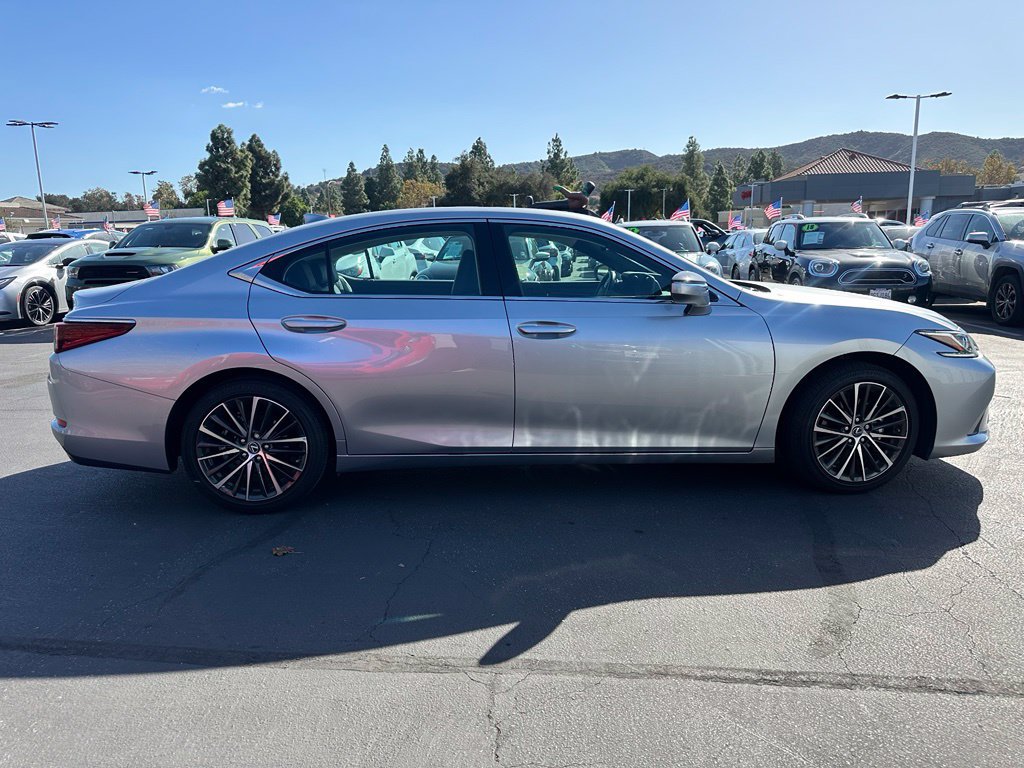 Used 2024 Lexus ES 350 w/ Premium Package FWD image 4