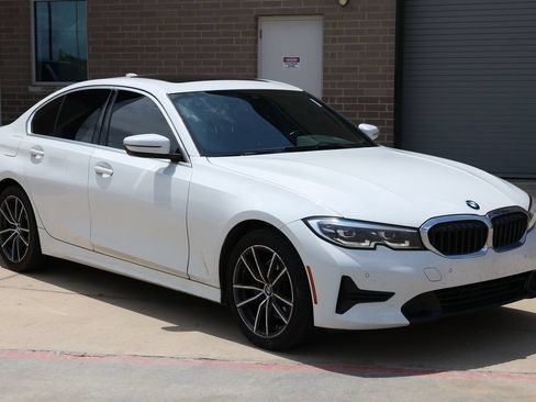 Used 2020 BMW 330i xDrive Sedan w/ Convenience Package AWD/4WD image 3