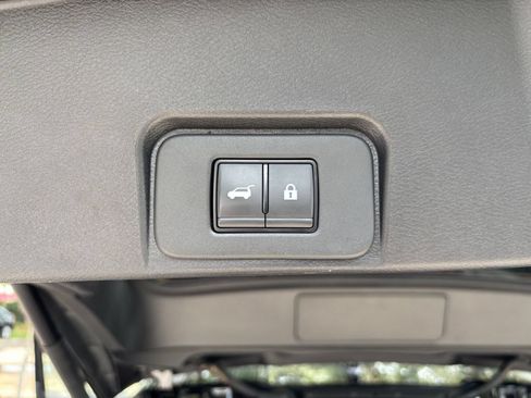 Used 2025 Nissan Rogue SV FWD image 19