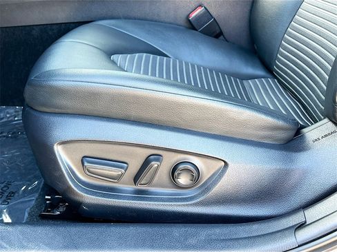 Used 2023 Toyota Camry SE image 18