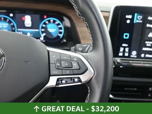 Used 2025 Volkswagen Atlas SE image 29