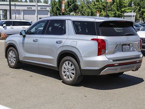 Used 2024 Hyundai Palisade SEL FWD image 2