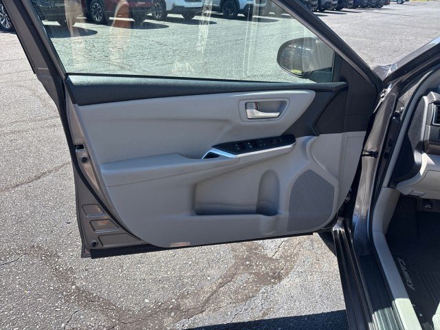 Used 2017 Toyota Camry LE FWD image 10