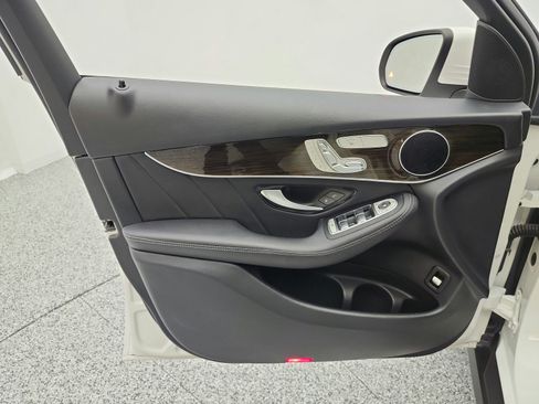 Used 2019 Mercedes-Benz GLC 300 image 14
