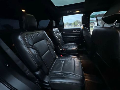 Used 2016 Ford Explorer Platinum image 24