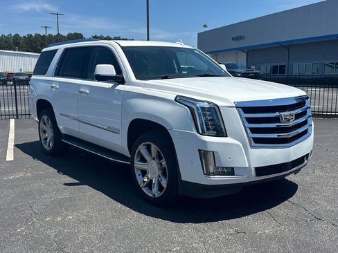 Used 2020 Cadillac Escalade Luxury RWD image 4
