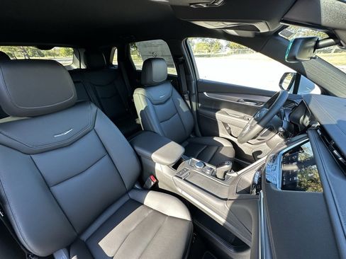 New 2026 Cadillac XT5 Luxury image 8