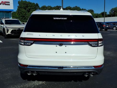 Used 2023 Lincoln Aviator AWD w/ Premium Package image 4