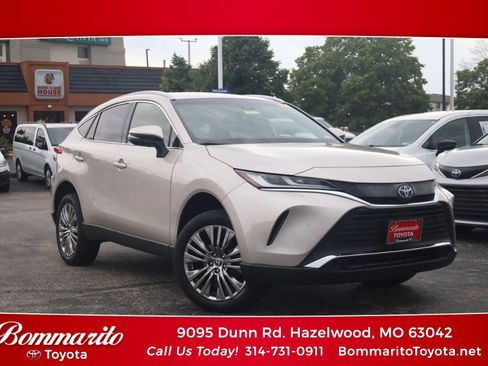 Used 2022 Toyota Venza XLE AWD/4WD image 1
