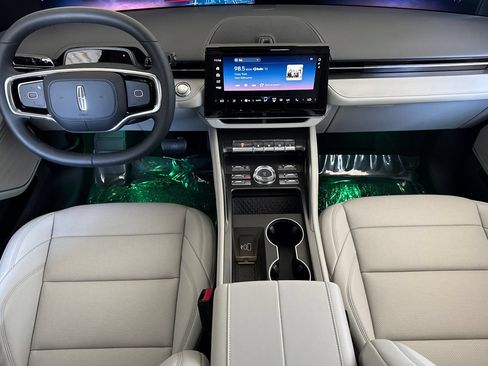 New 2026 Lincoln Nautilus Premier AWD/4WD image 10
