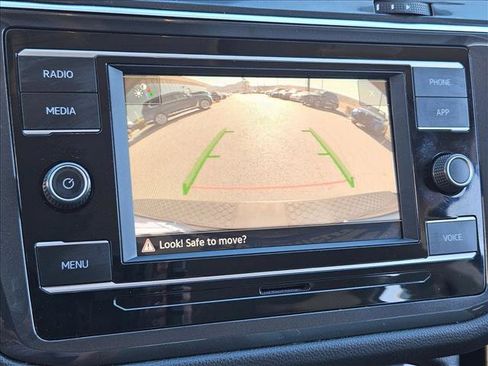 Used 2021 Volkswagen Tiguan S image 12