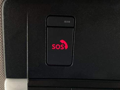 Certified 2025 Nissan Rogue SV image 27