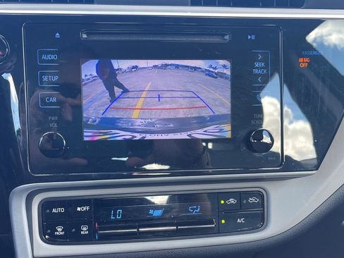 Used 2018 Toyota Corolla LE image 13