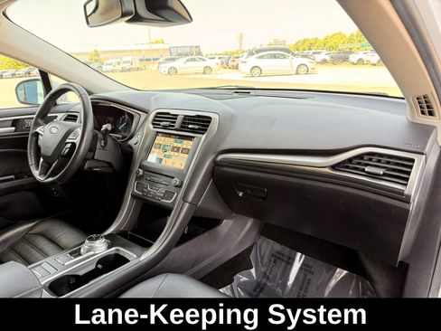 Used 2018 Ford Fusion SE w/ Equipment Group 602A FWD image 22