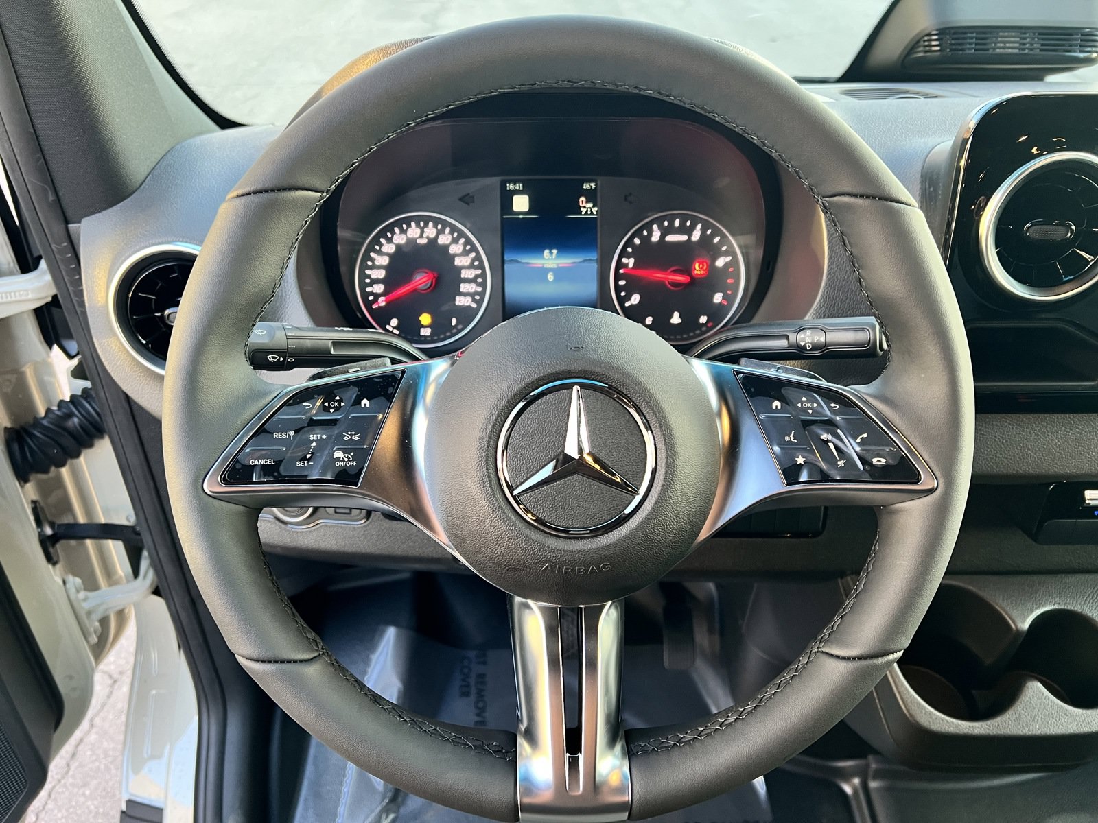 Used 2025 Mercedes-Benz Sprinter 2500 image 25