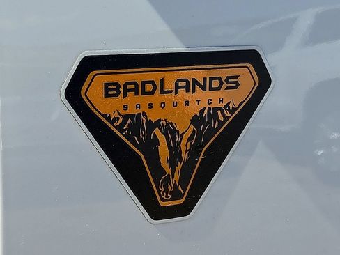 Used 2025 Ford Bronco Badlands AWD/4WD image 9