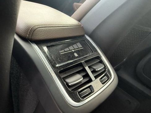 Used 2018 Volvo XC60 T5 Inscription w/ Convenience Package image 17