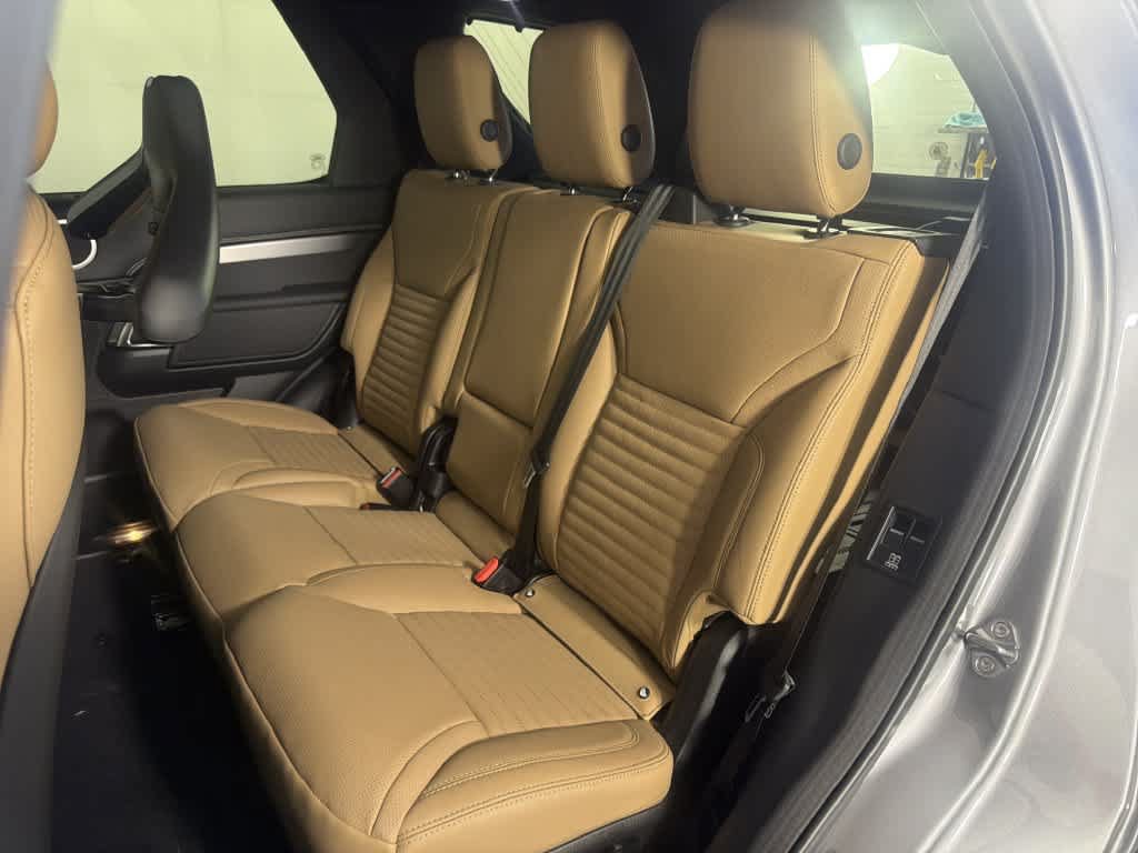 New 2026 Land Rover Discovery Limited Edition AWD/4WD image 6