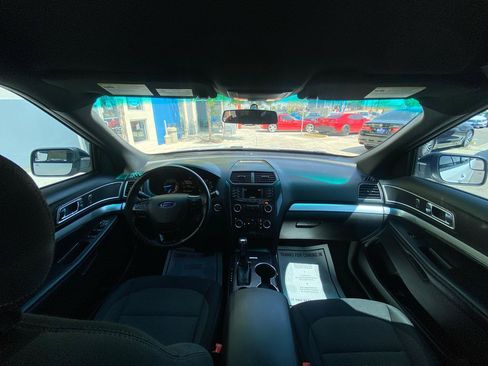 Used 2017 Ford Explorer XLT FWD image 25