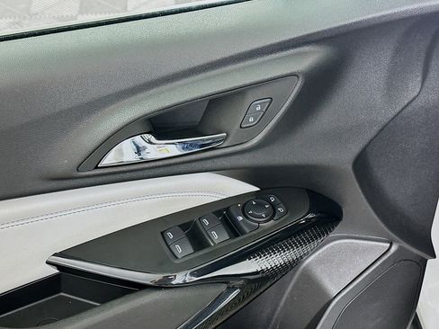 Used 2025 Chevrolet Trax LT w/ LT Convenience Package FWD image 15