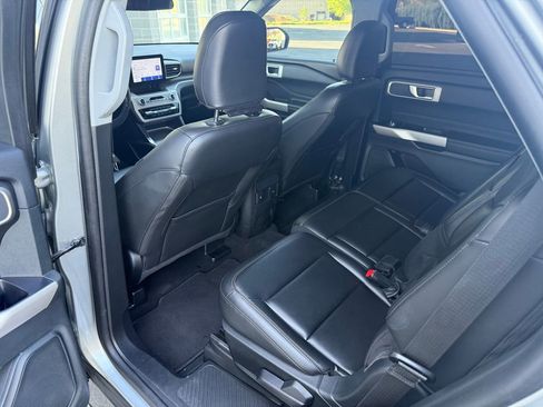 Used 2024 Ford Explorer XLT w/ Equipment Group 202A AWD/4WD image 32
