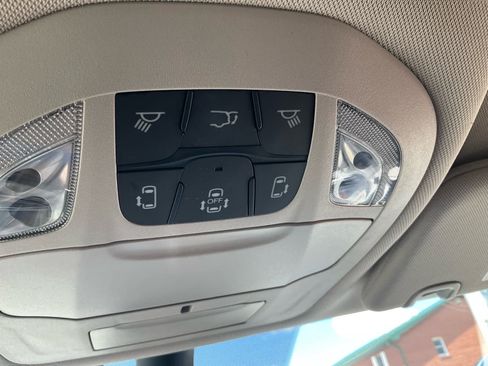 Used 2022 Chrysler Pacifica Touring-L FWD image 12