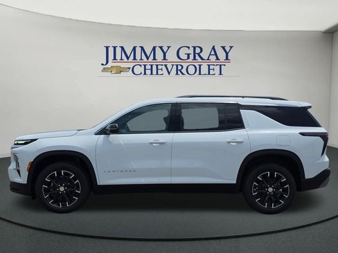 New 2026 Chevrolet Traverse LT w/ Sun and Wheel Package FWD image 2