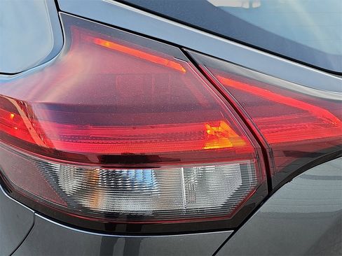 Used 2021 Nissan Kicks SV image 34