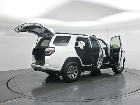 Used 2024 Toyota 4Runner TRD Off-Road image 4
