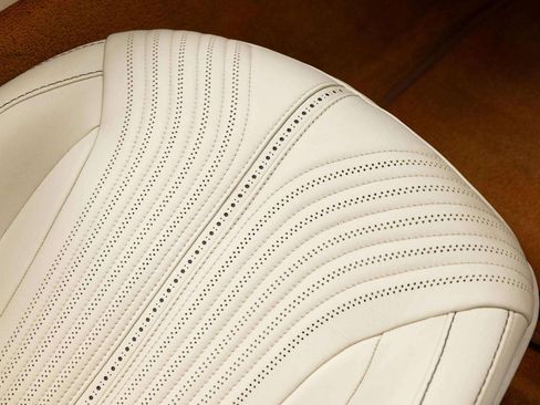 Used 2023 Aston Martin DB11 Volante image 19