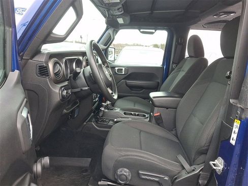 Used 2018 Jeep Wrangler Sport image 13