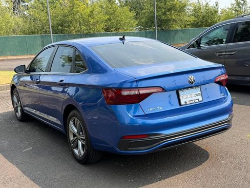 Used 2024 Volkswagen Jetta SE FWD image 5