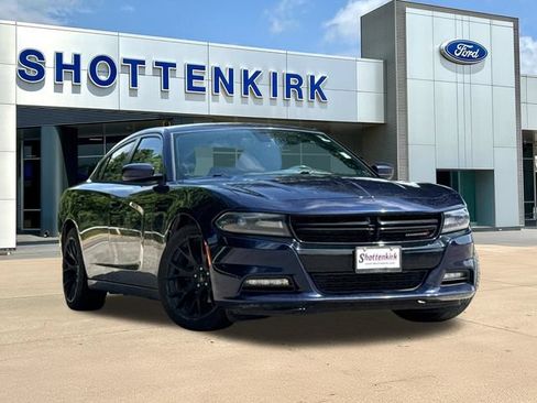Used 2015 Dodge Charger SXT RWD image 1