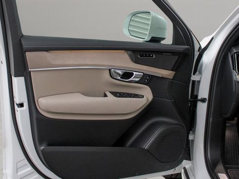 New 2026 Volvo XC90 B5 Ultra w/ Protection Package Premier AWD/4WD image 21