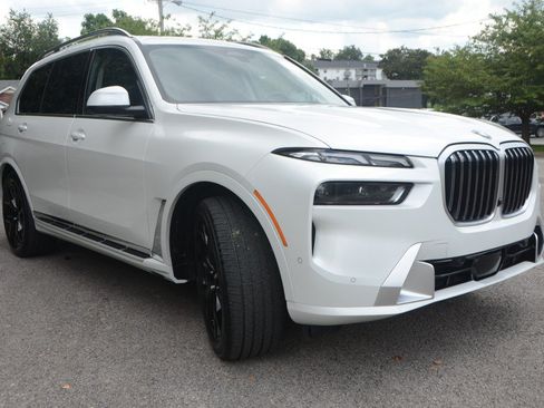 Used 2025 BMW X7 xDrive40i w/ Premium Package AWD/4WD image 9
